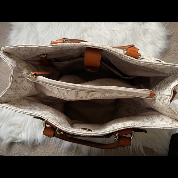 Michael Kors large purse - Picture 6 of 15